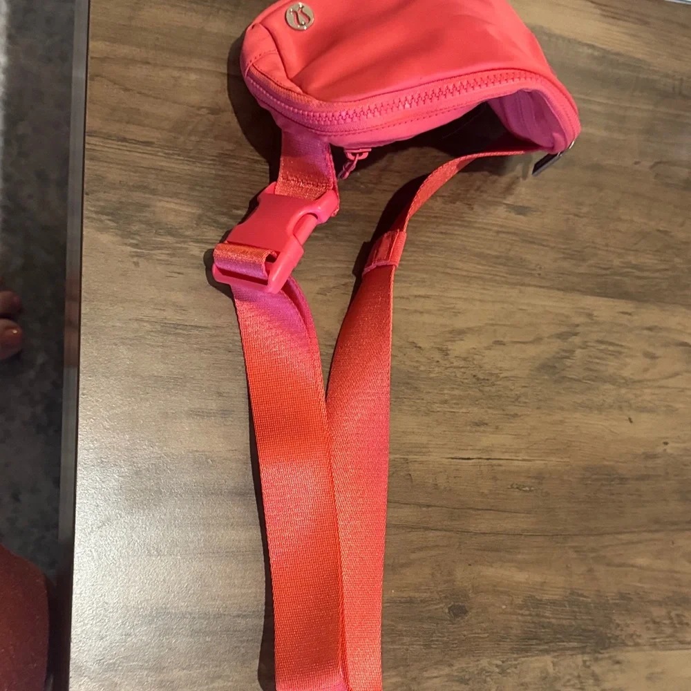 Lululemon Coral Belt Bag - Picture 4 of 4